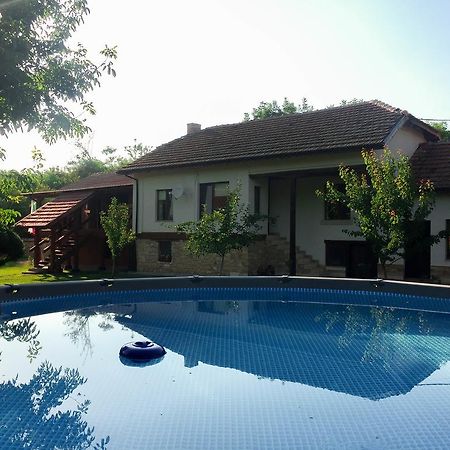 Krai Potoka Hotel Krushuna Buitenkant foto