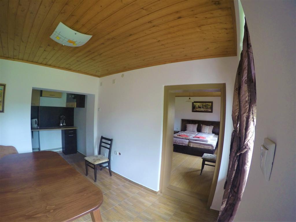 Krai Potoka Hotel Krushuna Buitenkant foto
