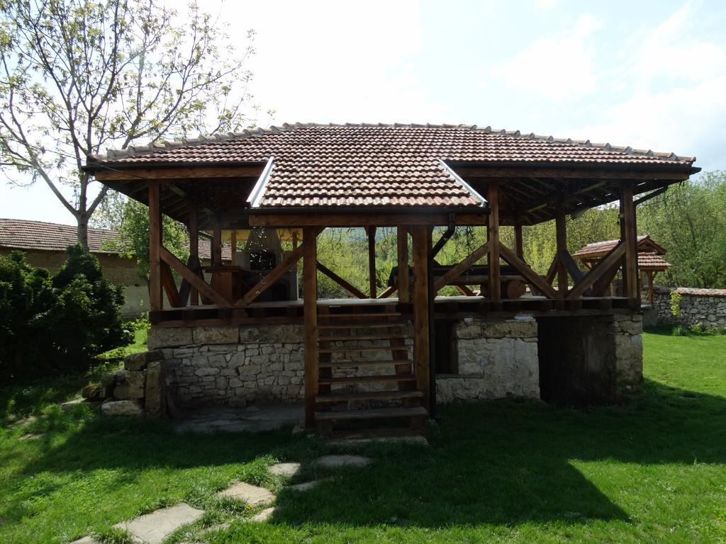 Krai Potoka Hotel Krushuna Buitenkant foto