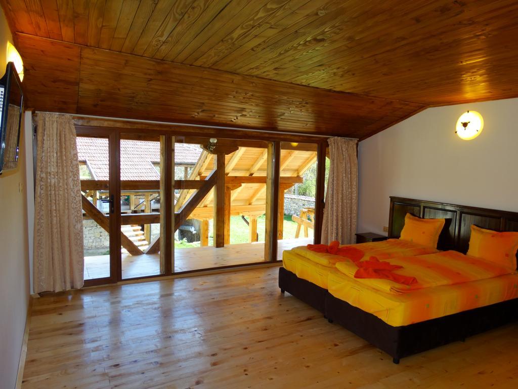 Krai Potoka Hotel Krushuna Buitenkant foto