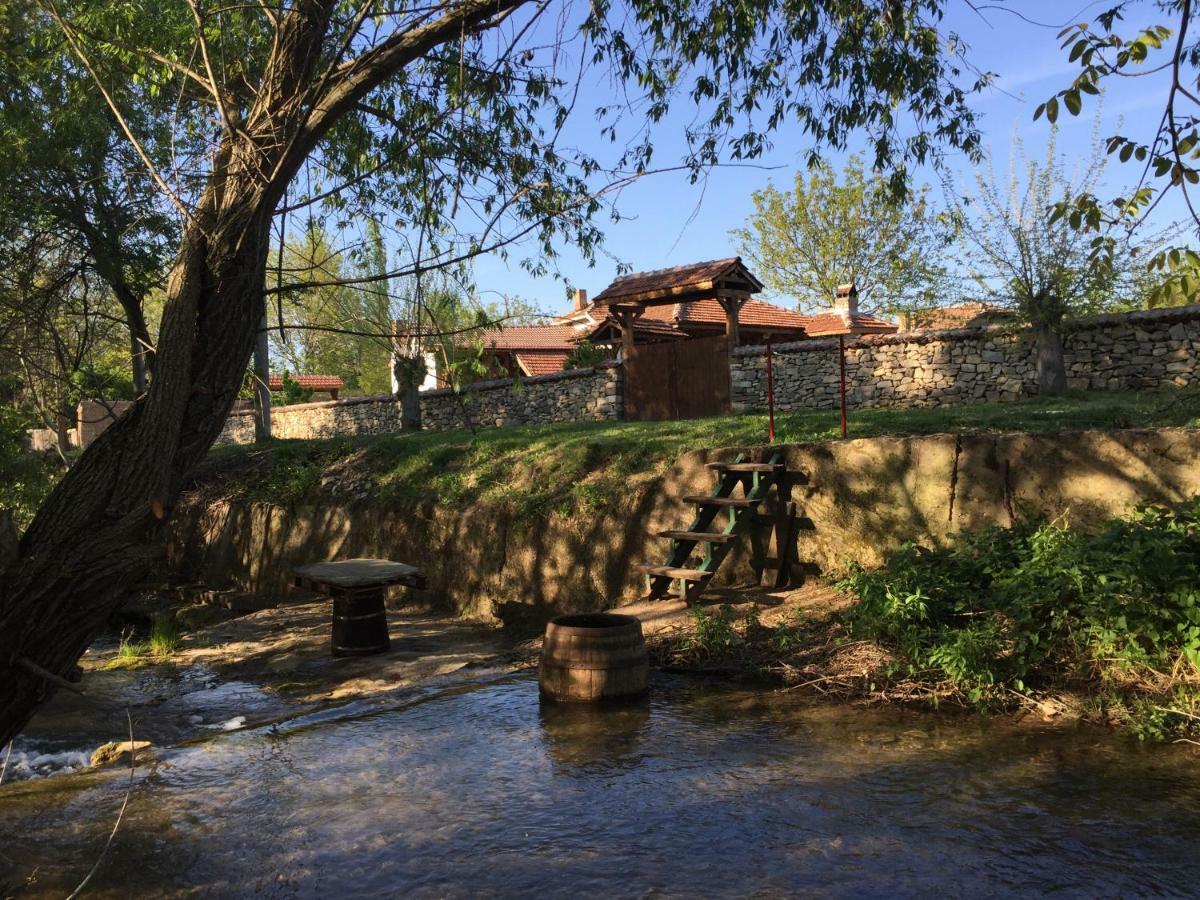 Krai Potoka Hotel Krushuna Buitenkant foto